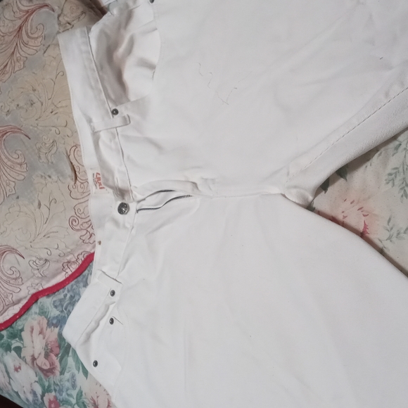 A pair of  short pants - Picture 2 of 2